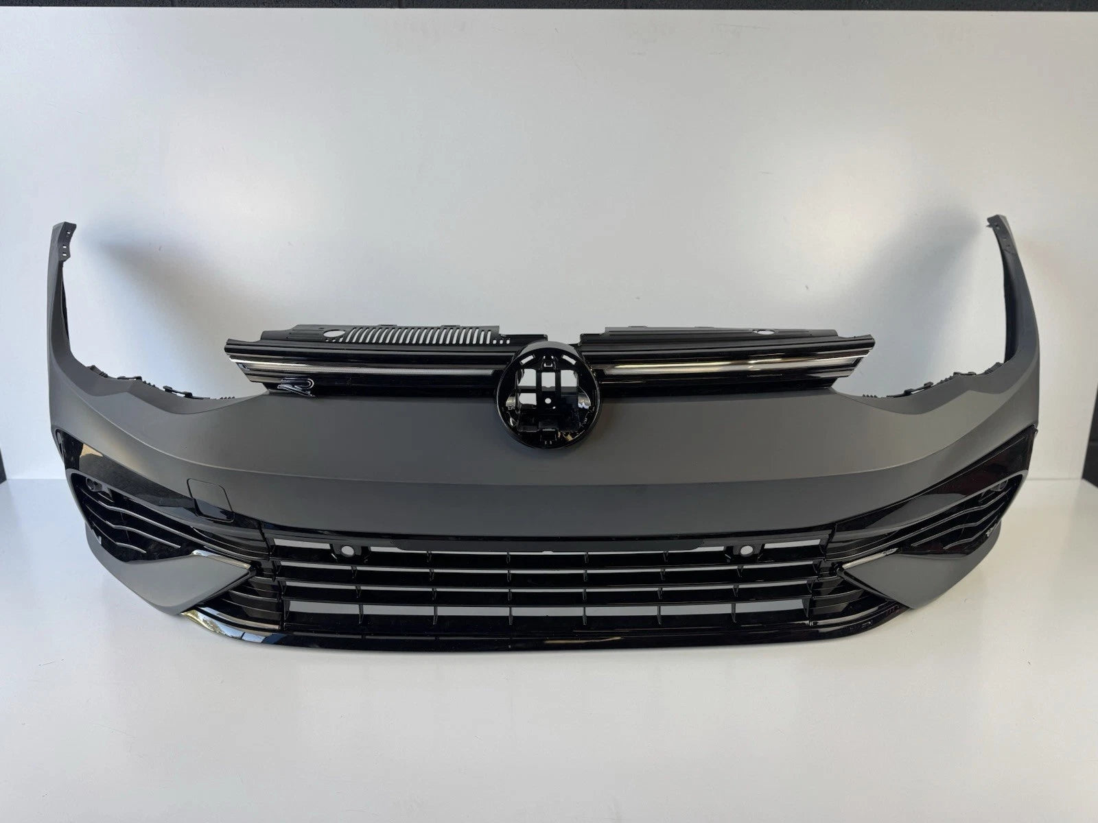 VW GOLF R MK8 COMPLETE FRONT BUMPER 2020-2023 – MotorLuxe Styling